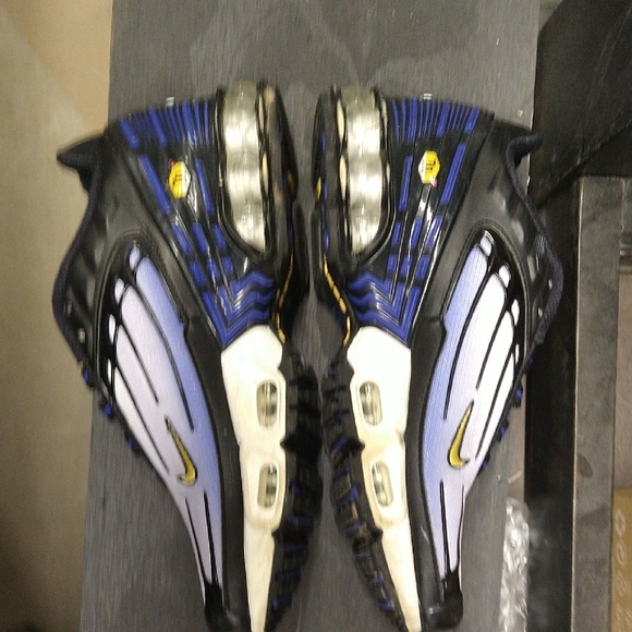 Nike Air Max Plus 3 in Black, White, and Hyper Blue  Size 4.5Y - Picture 4 of 8